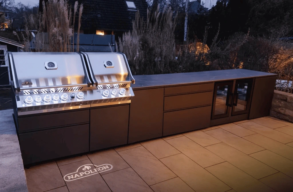 Outdoorküche in Berlin, bei Dämmerung